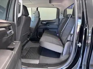 Chevrolet Silverado 1500 2023 4x4 RST 4 puertas Cabina Crew 5.8 pies. Caja corta