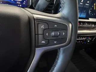 Chevrolet Silverado 1500 2023 4x4 RST 4 puertas Cabina Crew 5.8 pies. Caja corta