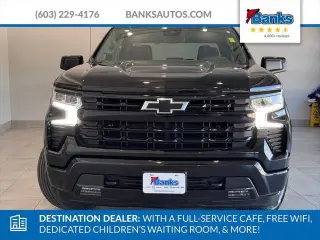 Chevrolet Silverado 1500 2023 4x4 RST 4 puertas Cabina Crew 5.8 pies. Caja corta