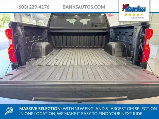 Chevrolet Silverado 1500 2023 4x4 RST 4 puertas Cabina Crew 5.8 pies. Caja corta