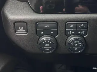 Chevrolet Silverado 1500 2023 4x4 LTZ 4 puertas Cabina Crew 5.8 pies. SB
