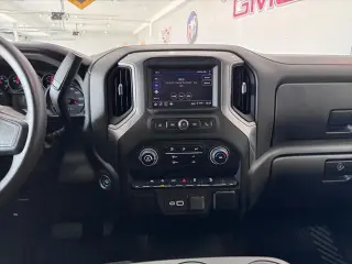 Chevrolet Silverado 1500 2024 4x4 Custom Trail Boss 4 puertas Cabina Crew 5.8 pies. SB