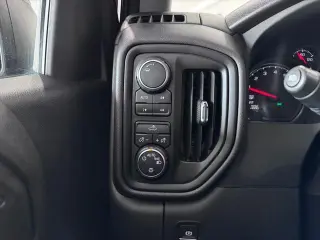 Chevrolet Silverado 1500 2024 4x4 Custom Trail Boss 4 puertas Cabina Crew 5.8 pies. SB