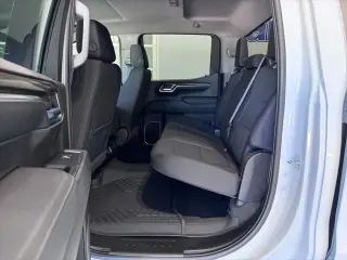 Chevrolet Silverado 1500 2023 4x4 RST 4 puertas Cabina Crew 5.8 pies. Caja corta