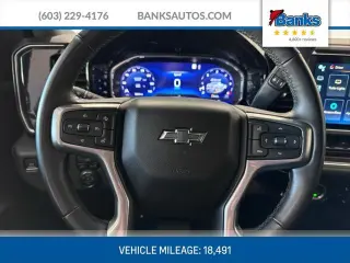 Chevrolet Silverado 1500 2023 4x4 RST 4 puertas Cabina Crew 5.8 pies. Caja corta