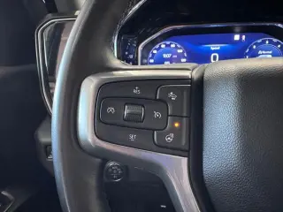 Chevrolet Silverado 1500 2023 4x4 RST 4 puertas Cabina Crew 5.8 pies. Caja corta