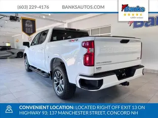 Chevrolet Silverado 1500 2023 4x4 RST 4 puertas Cabina Crew 5.8 pies. Caja corta