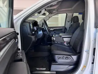 Chevrolet Silverado 1500 2023 4x4 RST 4 puertas Cabina Crew 5.8 pies. Caja corta