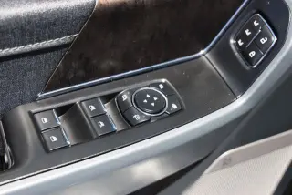 Ford F-150 2023 4x2 Lariat 4 puertas SuperCrew 5.5 pies SB