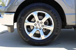 Ford F-150 2023 4x2 Lariat 4 puertas SuperCrew 5.5 pies SB