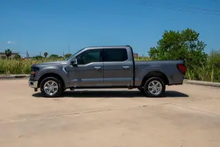 Ford F-150 2024 4x2 XLT 4 puertas SuperCrew 5.5 pies. Caja corta