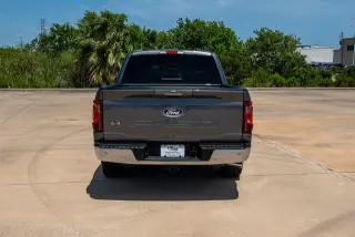 Ford F-150 2024 4x2 XLT 4 puertas SuperCrew 5.5 pies. Caja corta
