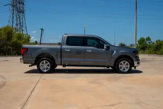Ford F-150 2024 4x2 XLT 4 puertas SuperCrew 5.5 pies. Caja corta