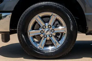 Ford F-150 2024 4x2 XLT 4 puertas SuperCrew 5.5 pies. Caja corta