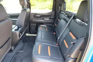 GMC Sierra 1500 2022 4x4 AT4 4dr Cabina Crew 5.8 pies. Caja corta