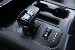GMC Sierra 1500 2022 4x4 AT4 4dr Cabina Crew 5.8 pies. Caja corta
