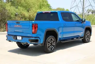 GMC Sierra 1500 2022 4x4 AT4 4dr Cabina Crew 5.8 pies. Caja corta