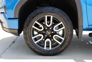 GMC Sierra 1500 2022 4x4 AT4 4dr Cabina Crew 5.8 pies. Caja corta