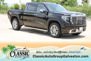 GMC Sierra 1500 2022 4x4 Denali 4 puertas Cabina Crew 5.8 pies. Caja corta