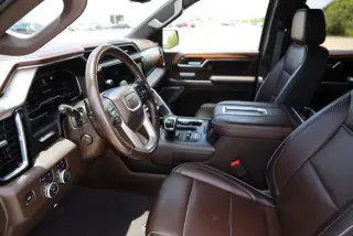 GMC Sierra 1500 2022 4x4 Denali 4 puertas Cabina Crew 5.8 pies. Caja corta