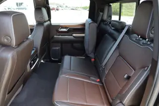 GMC Sierra 1500 2022 4x4 Denali 4 puertas Cabina Crew 5.8 pies. Caja corta