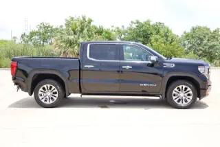 GMC Sierra 1500 2022 4x4 Denali 4 puertas Cabina Crew 5.8 pies. Caja corta