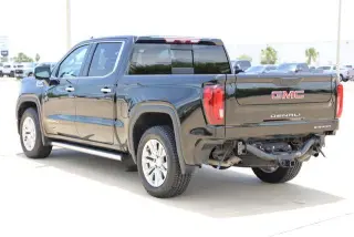 GMC Sierra 1500 2022 4x4 Denali 4 puertas Cabina Crew 5.8 pies. Caja corta