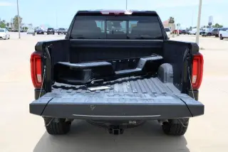 GMC Sierra 1500 2022 4x4 Denali 4 puertas Cabina Crew 5.8 pies. Caja corta