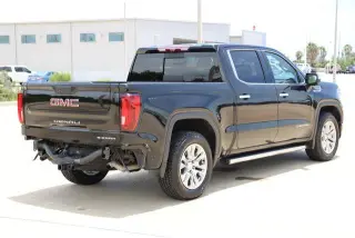 GMC Sierra 1500 2022 4x4 Denali 4 puertas Cabina Crew 5.8 pies. Caja corta
