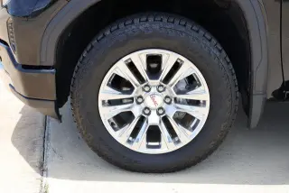 GMC Sierra 1500 2022 4x4 Denali 4 puertas Cabina Crew 5.8 pies. Caja corta
