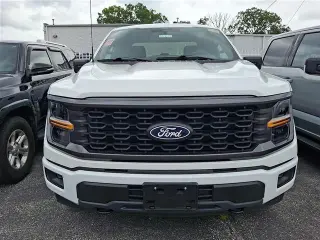 Ford F-150 2023 4x4 XL 4 puertas SuperCrew 6.5 pies. SB