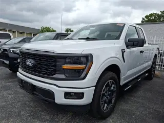 Ford F-150 2023 4x4 XL 4 puertas SuperCrew 6.5 pies. SB