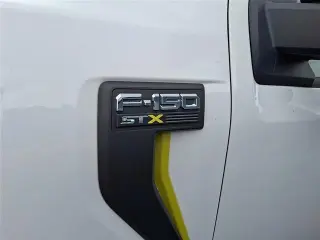 Ford F-150 2023 4x4 XL 4 puertas SuperCrew 6.5 pies. SB