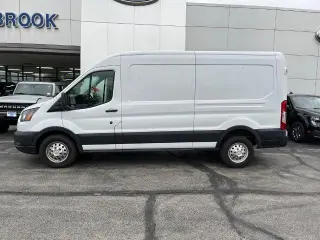 Ford Transit 2023 AWD 250 3 puertas SWB Techo Medio Furgón de Carga