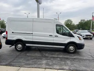 Ford Transit 2023 AWD 250 3 puertas SWB Techo Medio Furgón de Carga