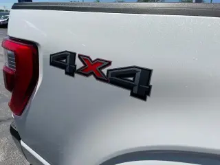 Ford F-150 2023 4x4 Lariat 4 puertas SuperCrew 5.5 pies. SB
