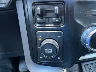 Ford F-150 2023 4x4 Lariat 4 puertas SuperCrew 5.5 pies. SB