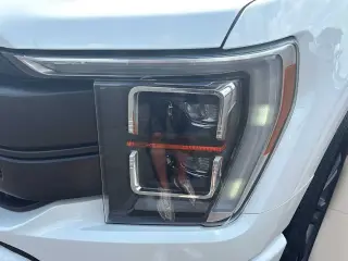 Ford F-150 2023 4x4 Lariat 4 puertas SuperCrew 5.5 pies. Caja corta