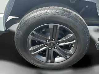 Ford F-150 2023 4x4 Lariat 4 puertas SuperCrew 5.5 pies. Caja corta