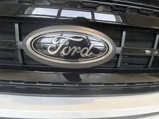 Ford F-150 2023 4x4 Lariat 4 puertas SuperCrew 5.5 pies. Caja corta.