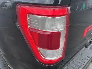 Ford F-150 2022 4x4 Lariat 4 puertas SuperCrew 6.5 pies. Caja corta