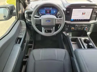 Ford F-150 2026 4x2 STX 4 puertas SuperCrew 5.5 pies. SB