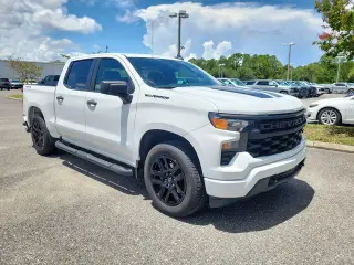 Chevrolet Silverado 1500 2023 4x4 Custom 4 puertas Cabina Crew 5.8 pies. SB