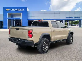 Chevrolet Colorado 2024 4x4 ZR2 4 puertas Crew Cab 5 pies. SB