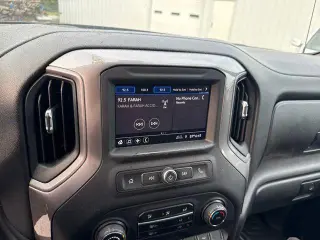 Chevrolet Silverado 1500 2020 4x2 Custom 4 puertas Double Cab 6.6 pies. SB