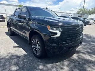 Chevrolet Silverado 1500 2024 4x4 RST 4 puertas Cabina Crew 5.8 pies. SB
