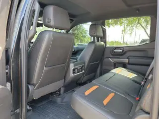 GMC Sierra 1500 2021 4x4 AT4 Cabina Crew 4 puertas 5.8 pies. Caja corta