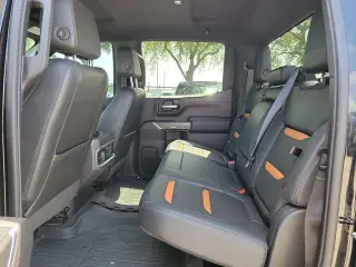 GMC Sierra 1500 2021 4x4 AT4 Cabina Crew 4 puertas 5.8 pies. Caja corta