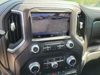 GMC Sierra 1500 2021 4x4 AT4 Cabina Crew 4 puertas 5.8 pies. Caja corta