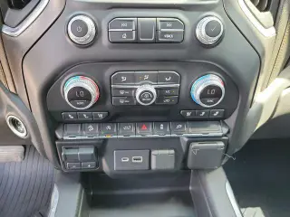GMC Sierra 1500 2021 4x4 AT4 Cabina Crew 4 puertas 5.8 pies. Caja corta